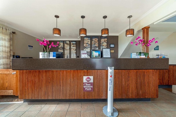 Best Western Plus Northwoods Inn Main image