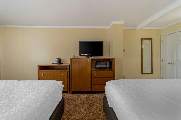 Best Western Plus Northwoods Inn image 20