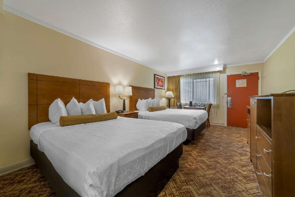 Best Western Plus Northwoods Inn image 21