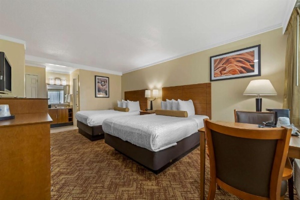 Best Western Plus Northwoods Inn image 22