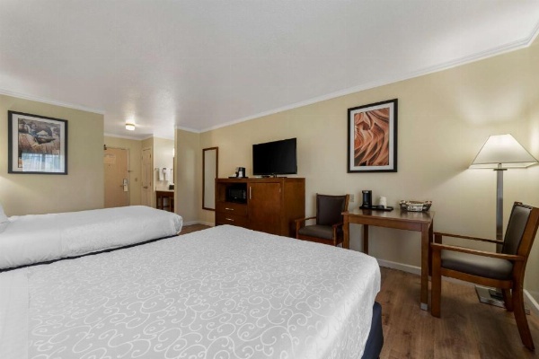 Best Western Plus Northwoods Inn image 23