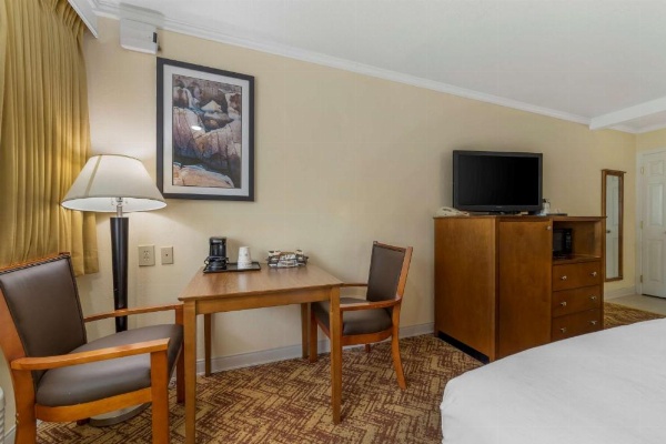 Best Western Plus Northwoods Inn image 26