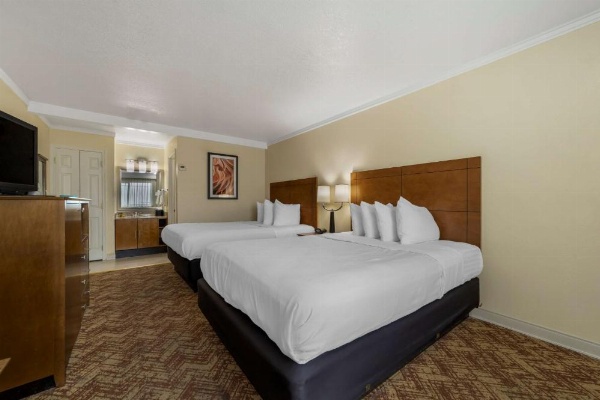 Best Western Plus Northwoods Inn image 27