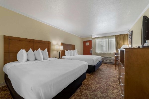 Best Western Plus Northwoods Inn image 28